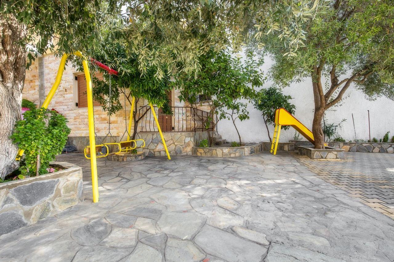 Laskarina Onar Studios Potos Exterior photo